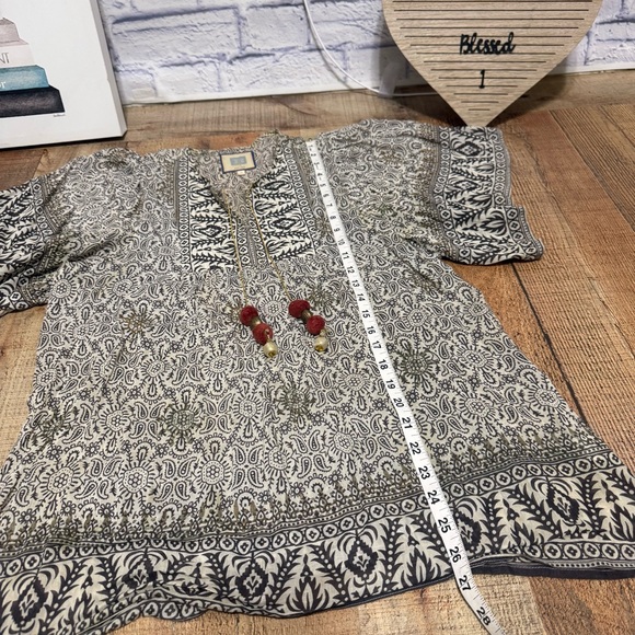 Bell silk boho print with gold chain tassel tie
Bell by Alicia Bell
Silk/cotton - Picture 4 of 9